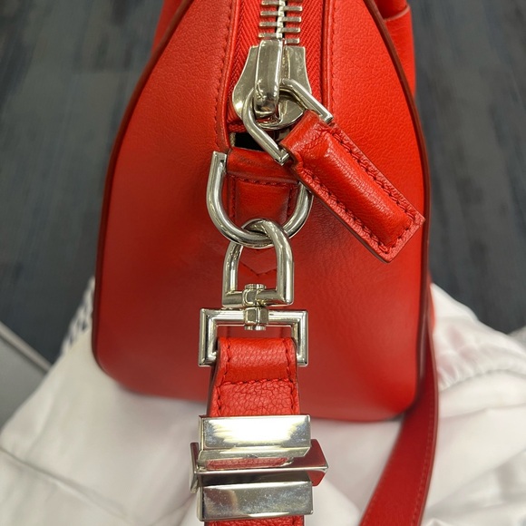 Givenchy small antigona in red - Picture 9 of 11